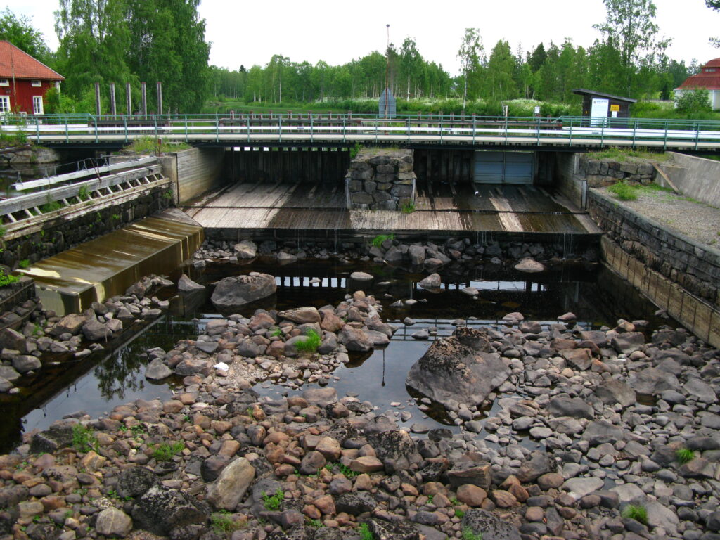 Bruksforsens kraftverk i Rickleån, vars tillstånd nu återkallats av kraftbolaget.